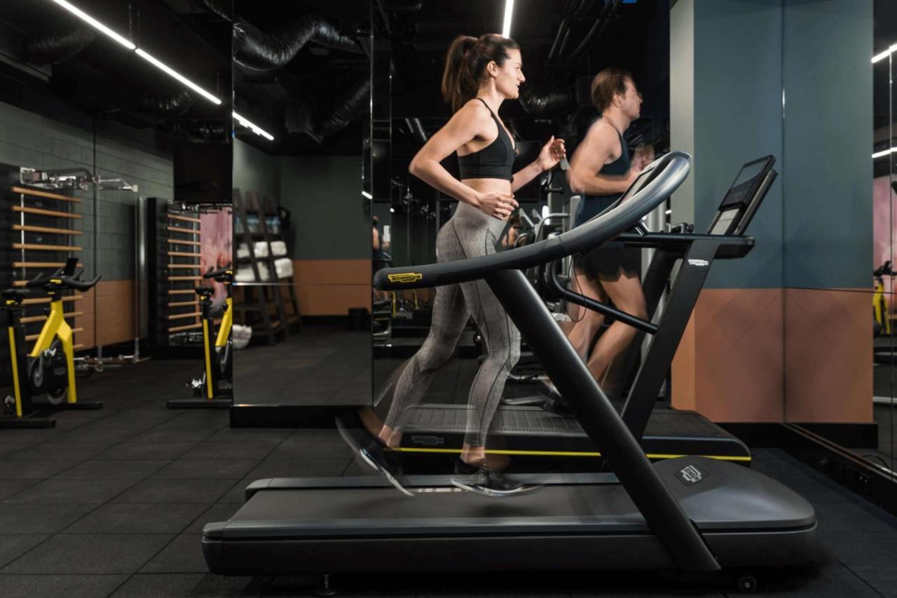 Qt Perth Hotel Exterior foto A treadmill in use