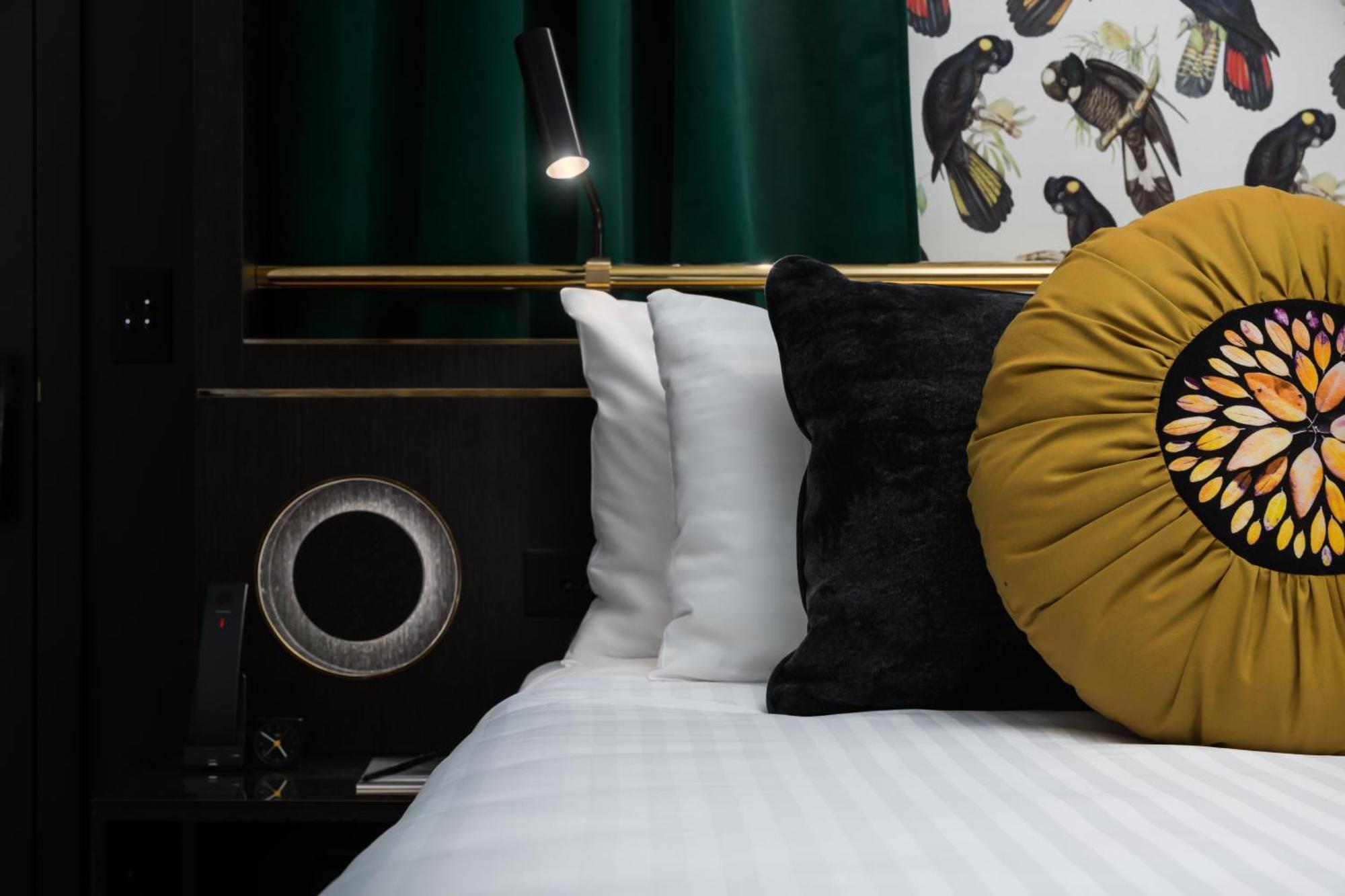 Qt Perth Hotel Quarto foto A bedroom at the hotel