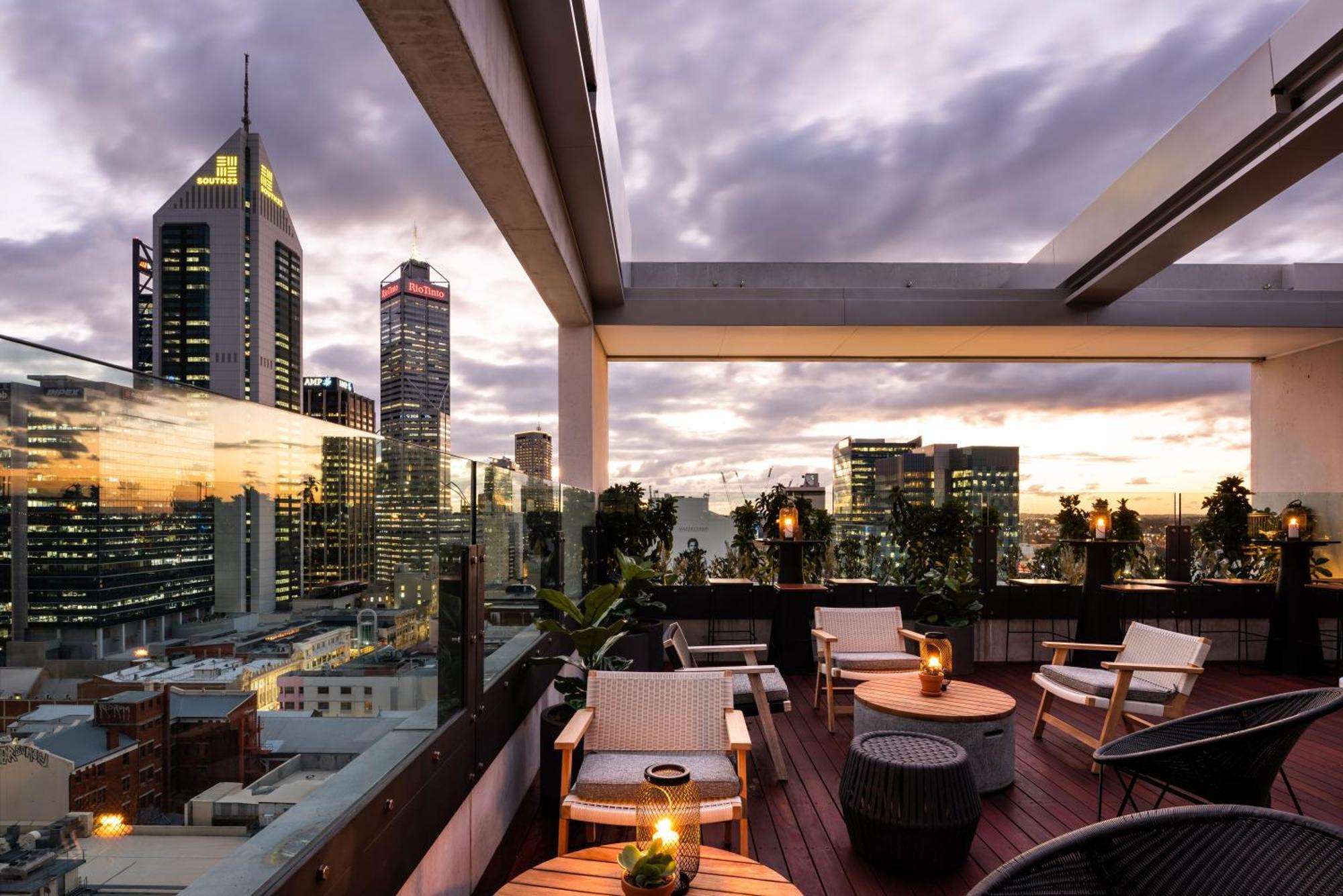 Qt Perth Hotel Exterior foto The Terrace at the Crown Towers