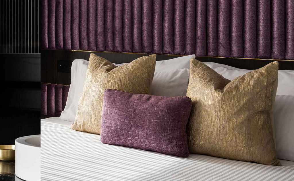 Qt Perth Hotel Exterior foto A bed with cushions